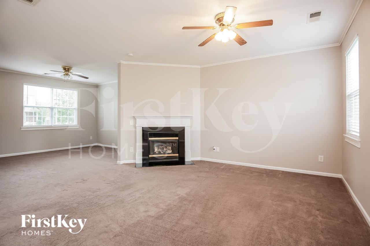 2329 Nettleton Ct - Photo 5 of 18