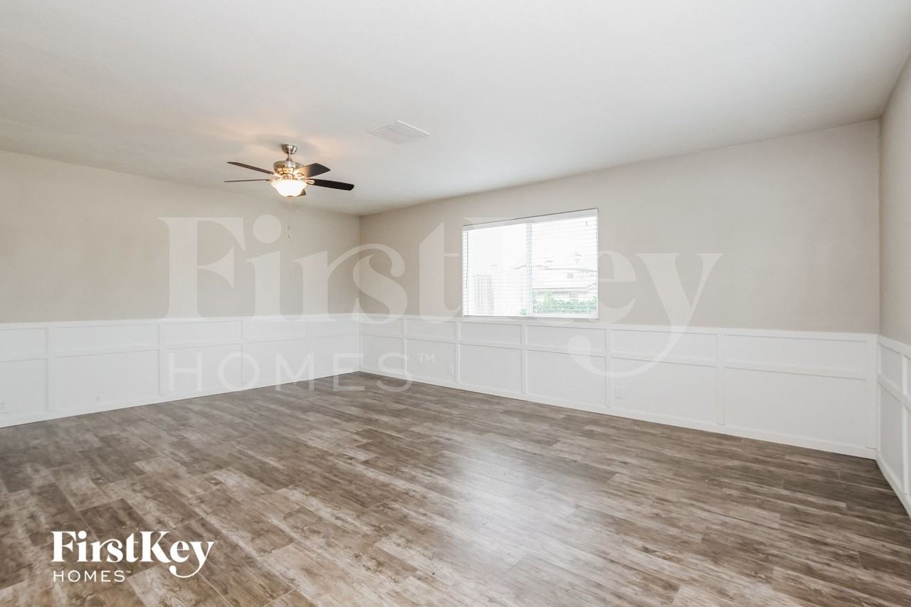 2307 E Everett Dr - Photo 3 of 15