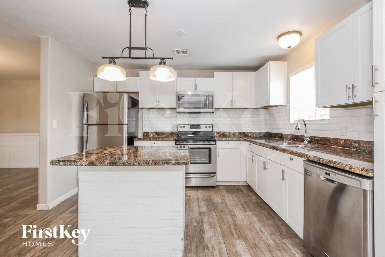 2307 E Everett Dr - Photo 7 of 15