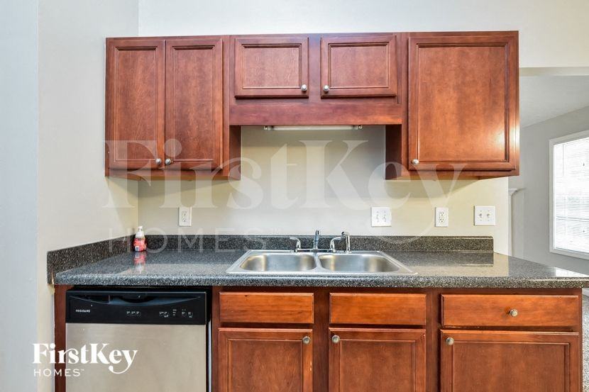 205 Trelawney Ln - Photo 6 of 15