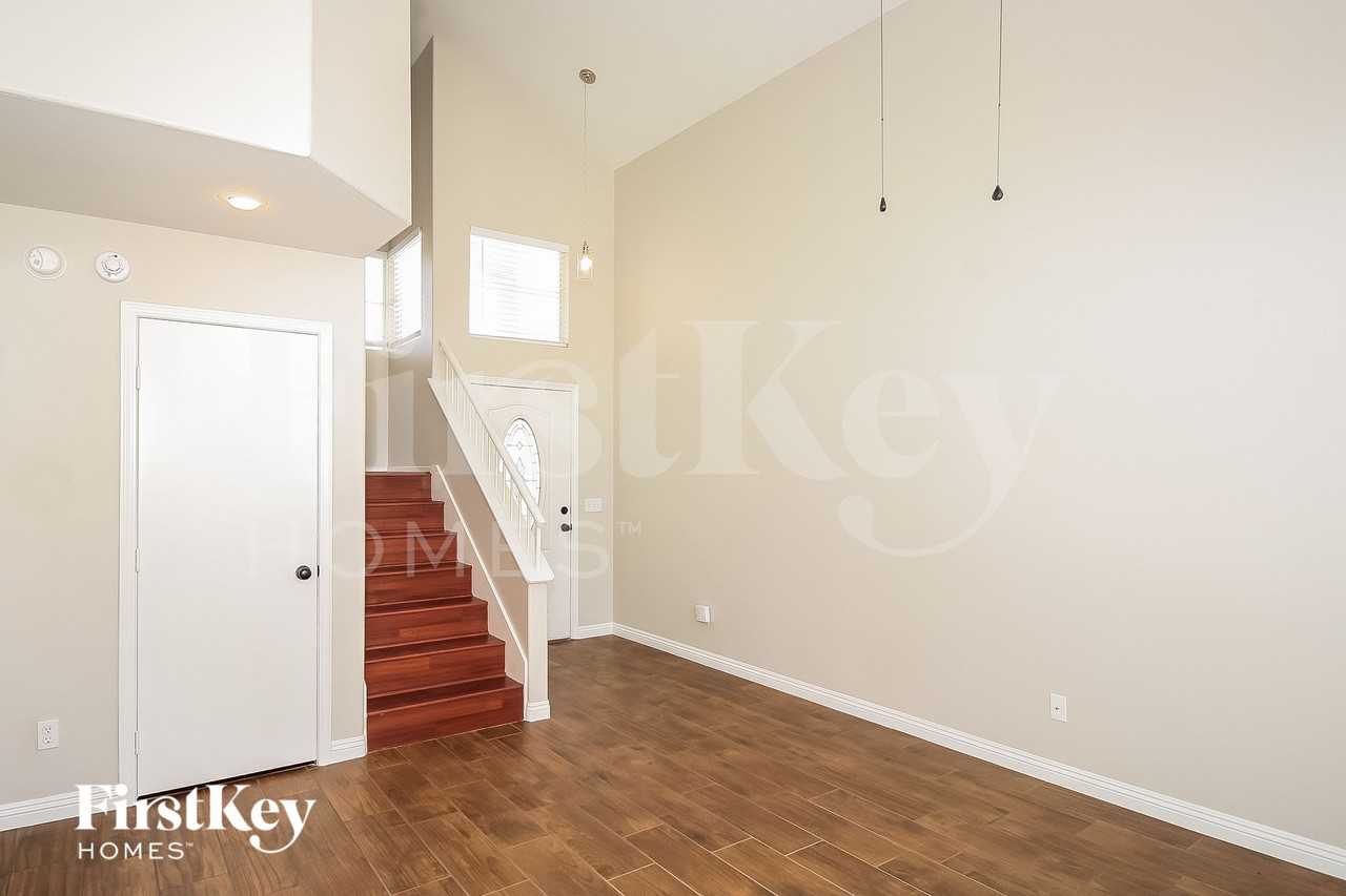 1800 Navajo Lake Way - Photo 2 of 18