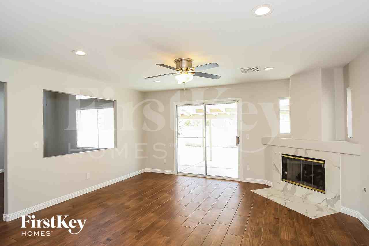 1800 Navajo Lake Way - Photo 3 of 18