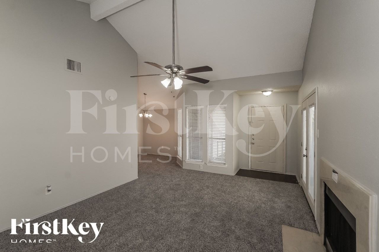 17542 Northhagen Dr - Photo 2 of 15