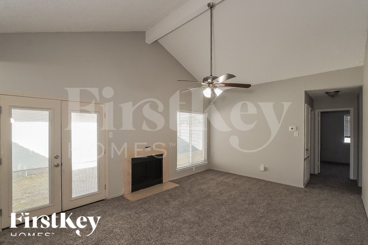 17542 Northhagen Dr - Photo 3 of 15