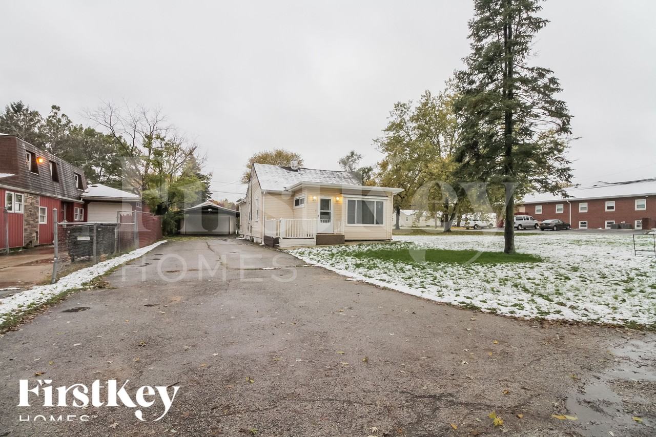 1369 Hinman St - Photo 2 of 18