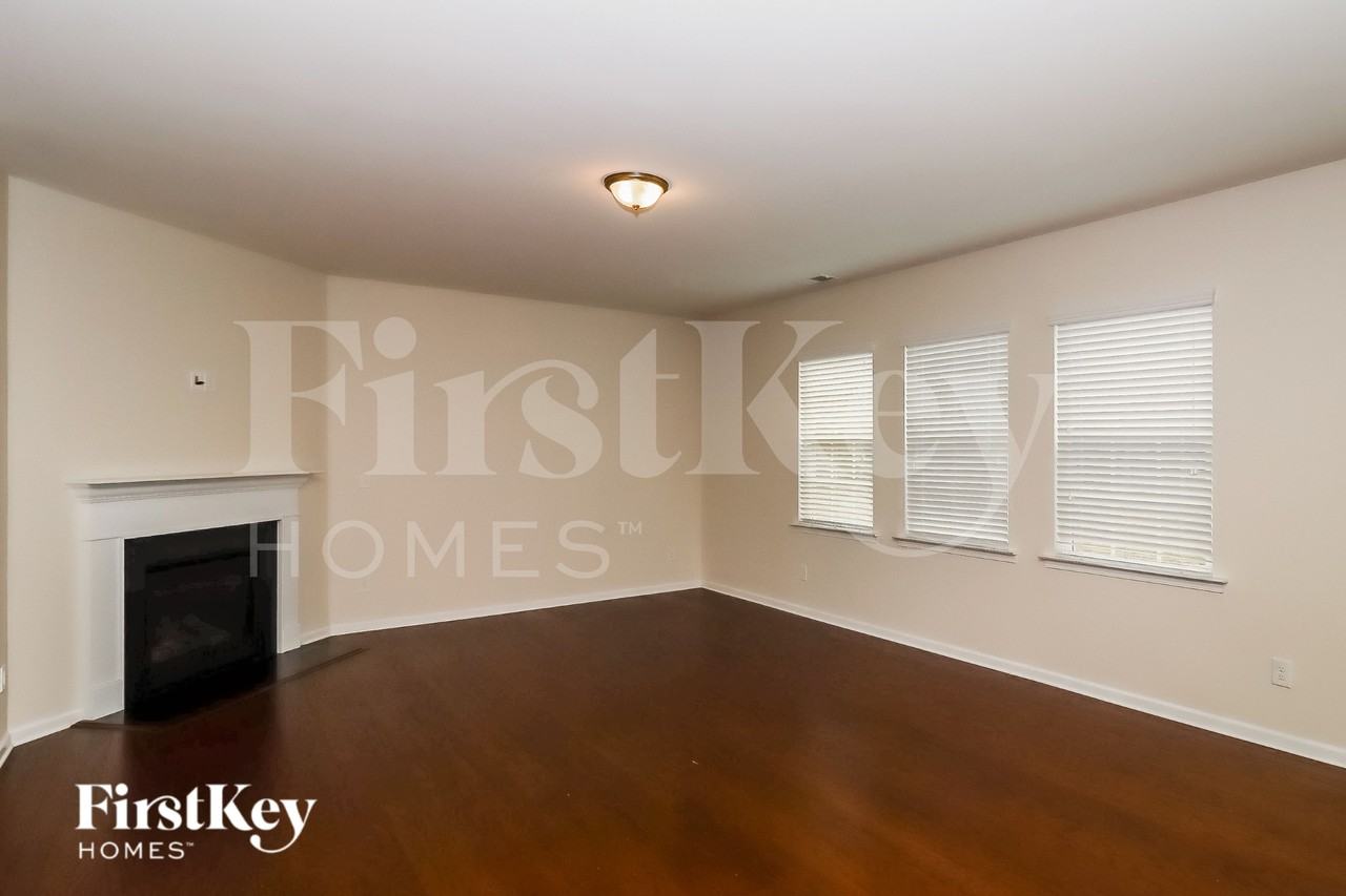 134 Eden Ave - Photo 4 of 16