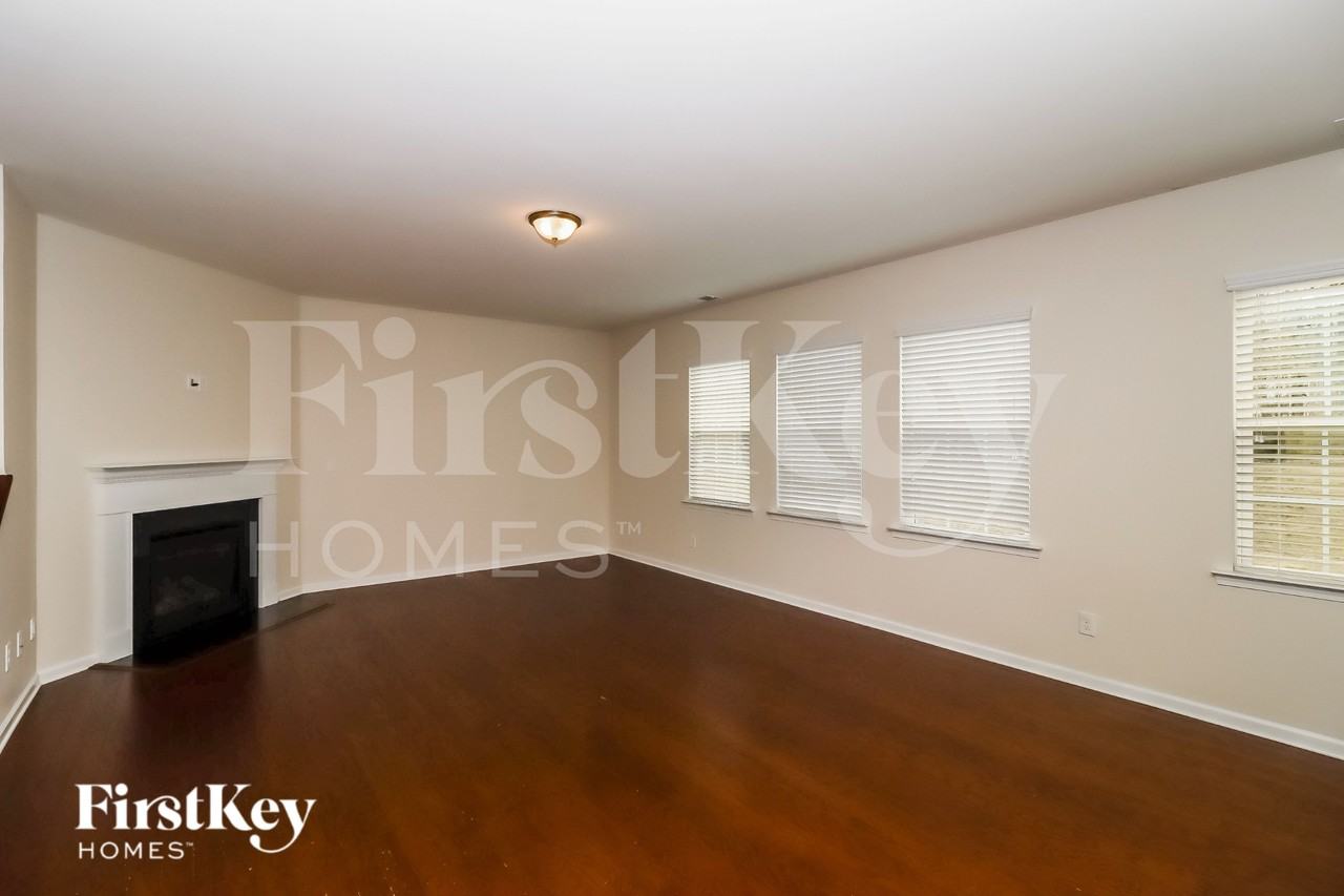 134 Eden Ave - Photo 5 of 16