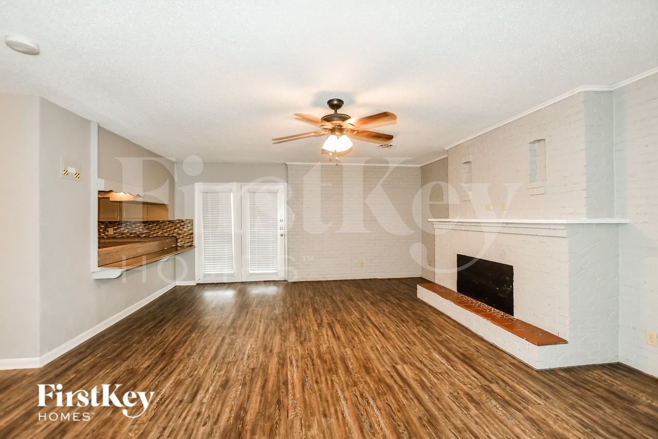 1020 Mary Dr - Photo 3 of 18