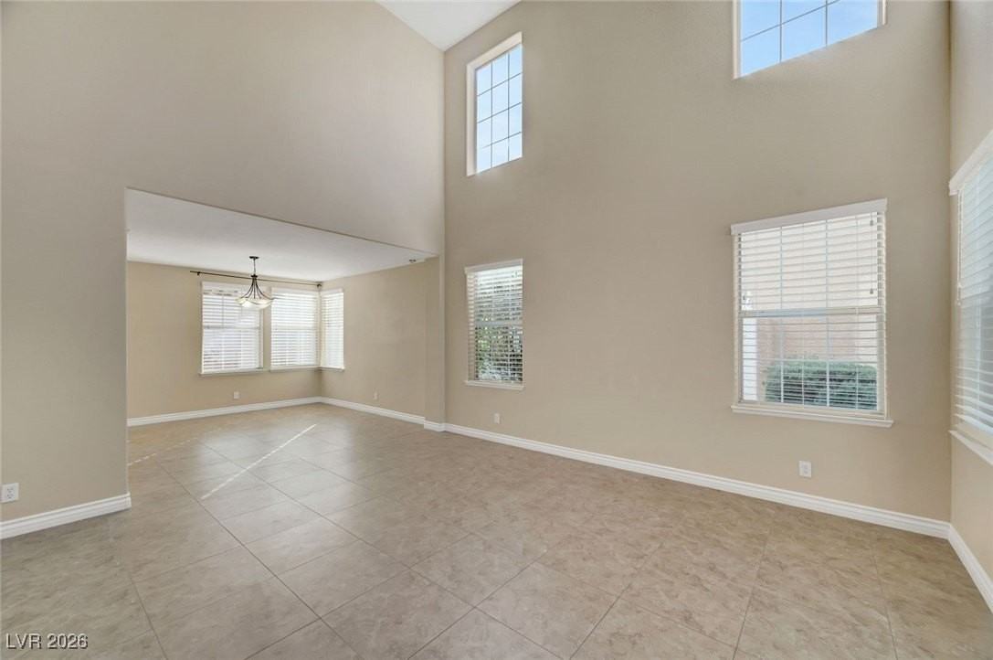 7913 Millhopper Ave - Photo 4 of 21