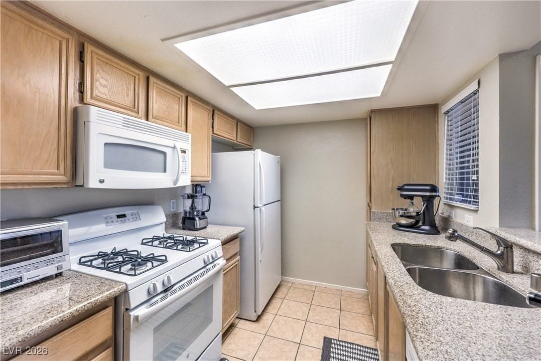 1909 Desert Falls Ct #106 - Photo 5 of 28