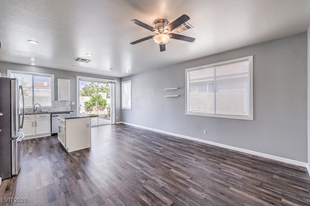 9758 Vista Crest Ave - Photo 7 of 29