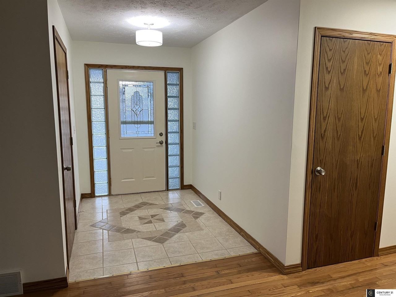 4801 Hiland Dr - Photo 6 of 34