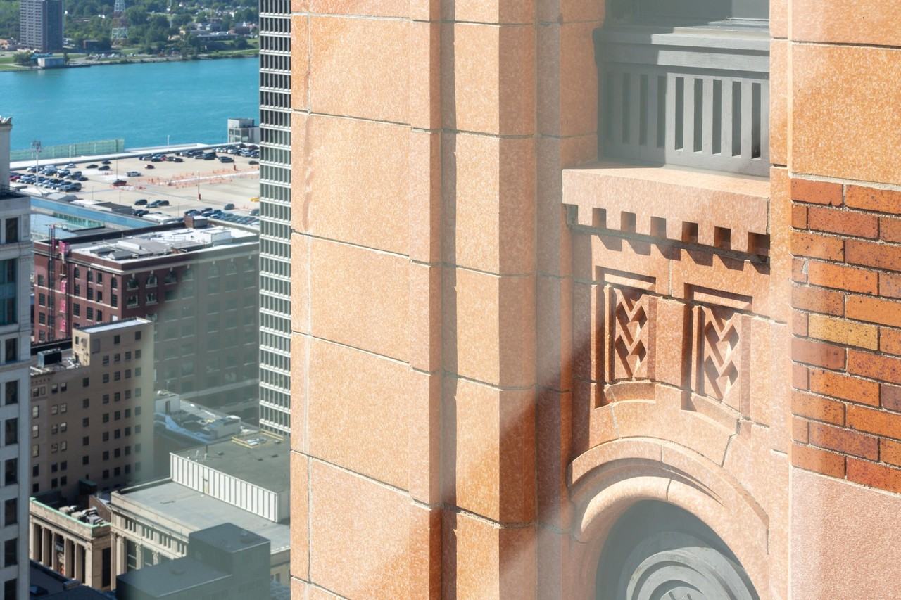 1150 Griswold St - Photo 7 of 12