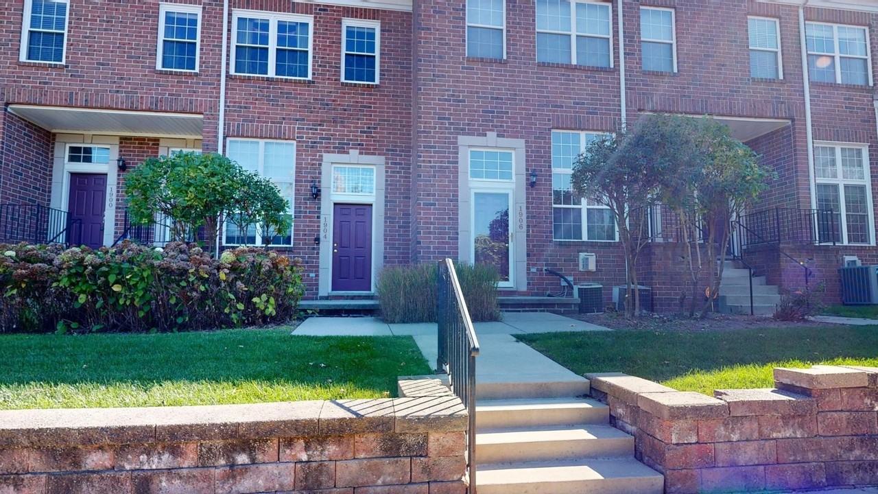 1906 Lindsay Ln - Photo 2 of 18