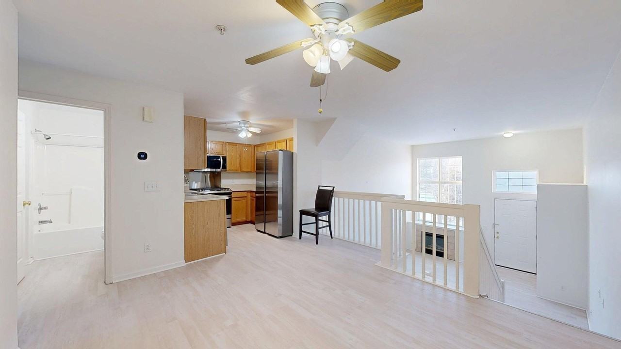 1906 Lindsay Ln - Photo 3 of 18