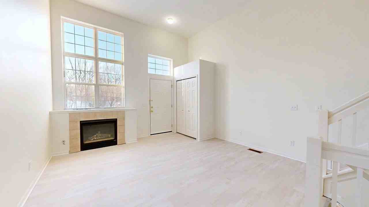 1906 Lindsay Ln - Photo 6 of 18