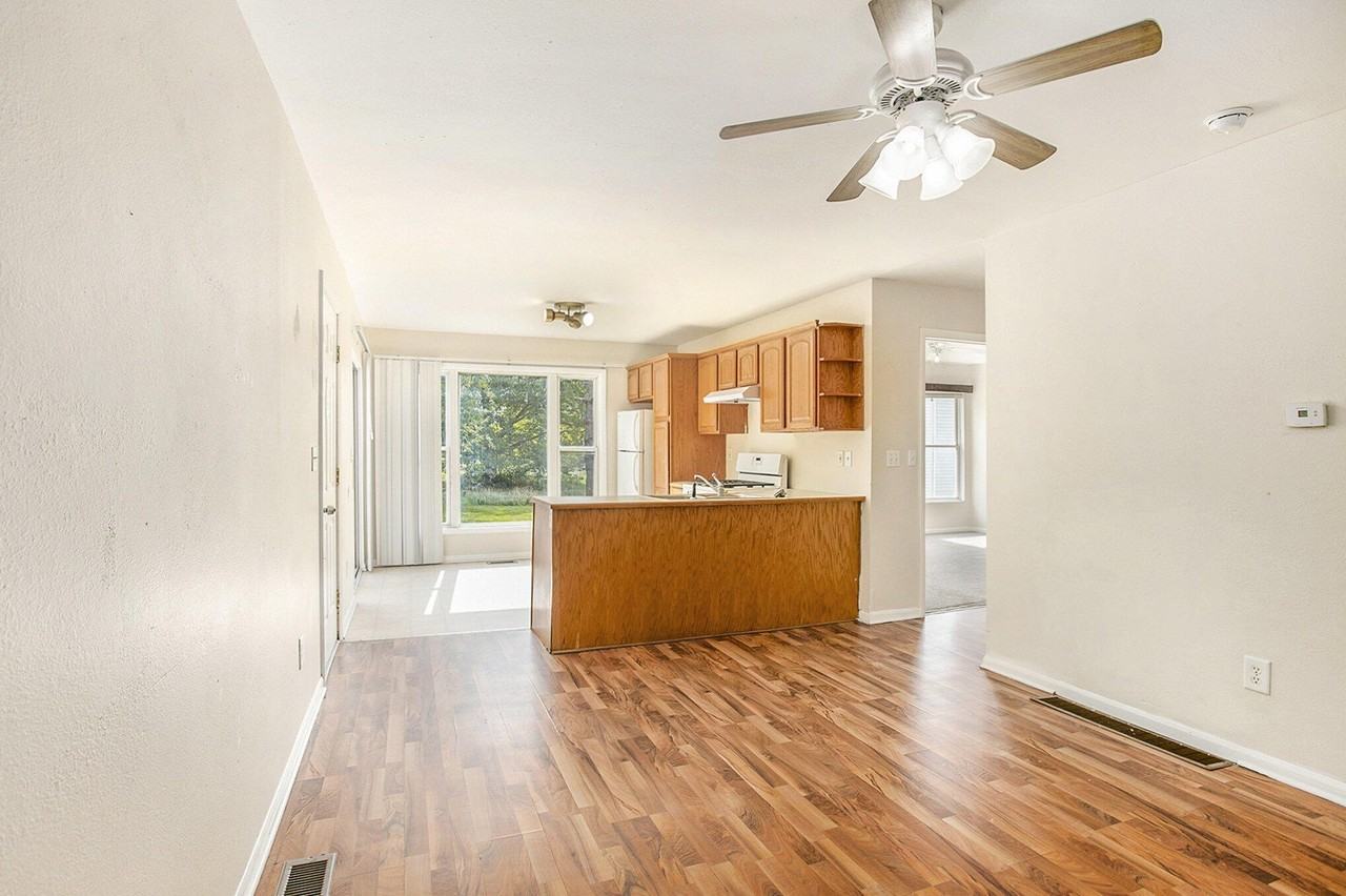 484 Florence Rd - Photo 4 of 16