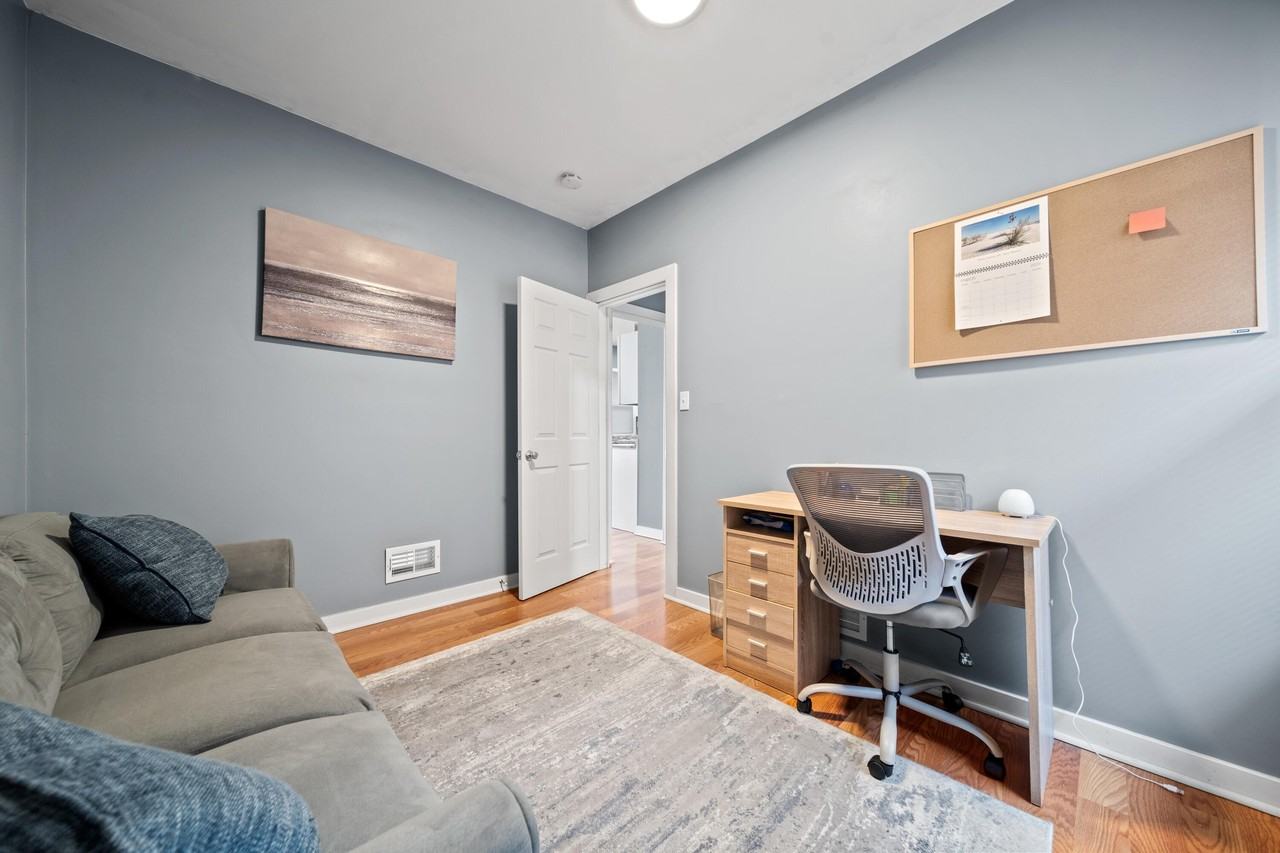 1673 Calvert St - Photo 5 of 21