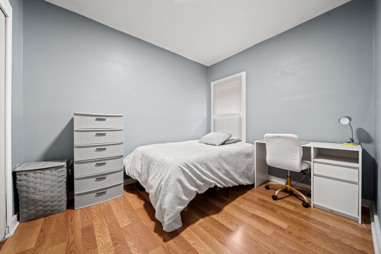 1673 Calvert St - Photo 7 of 21