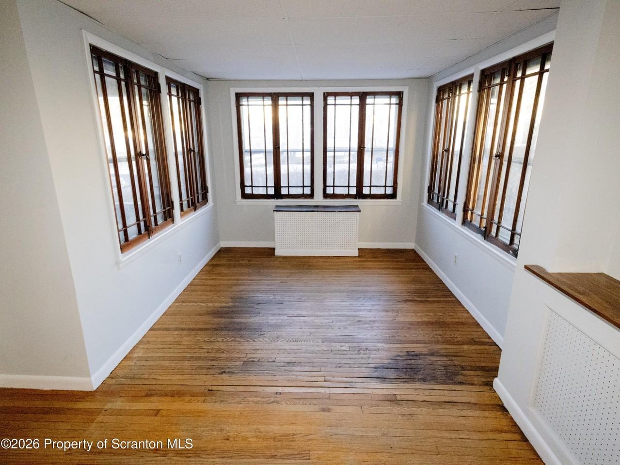 418 E Market St - Photo 7 of 17