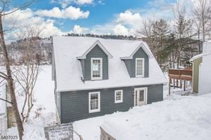 featured image of 41 W Shore Trl