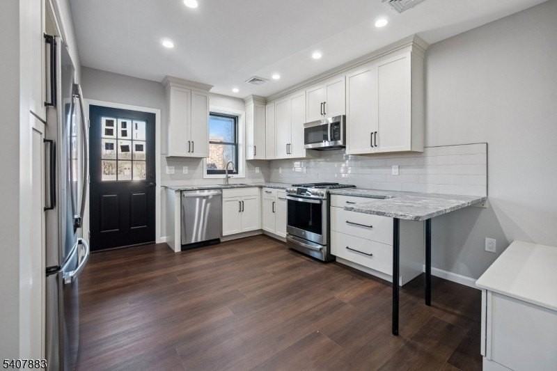 266 Morris Ave #2 - Photo 3 of 23