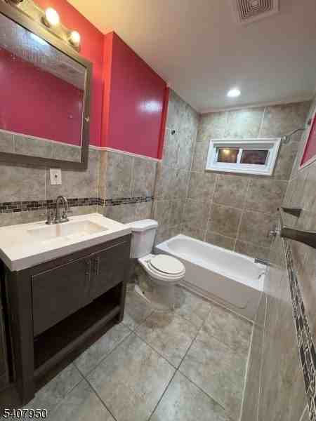 726 E 6th St #2 - Photo 7 of 10