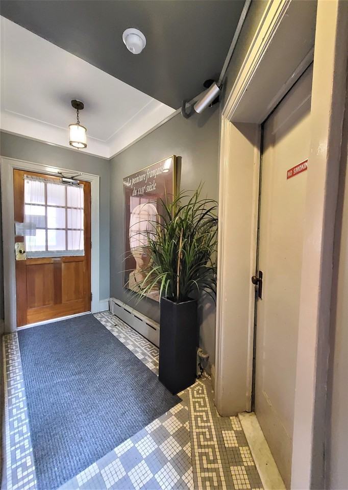 10 66th St #3A - Photo 3 of 19