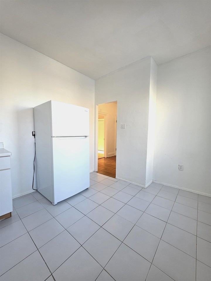 10 66th St #3A - Photo 6 of 19