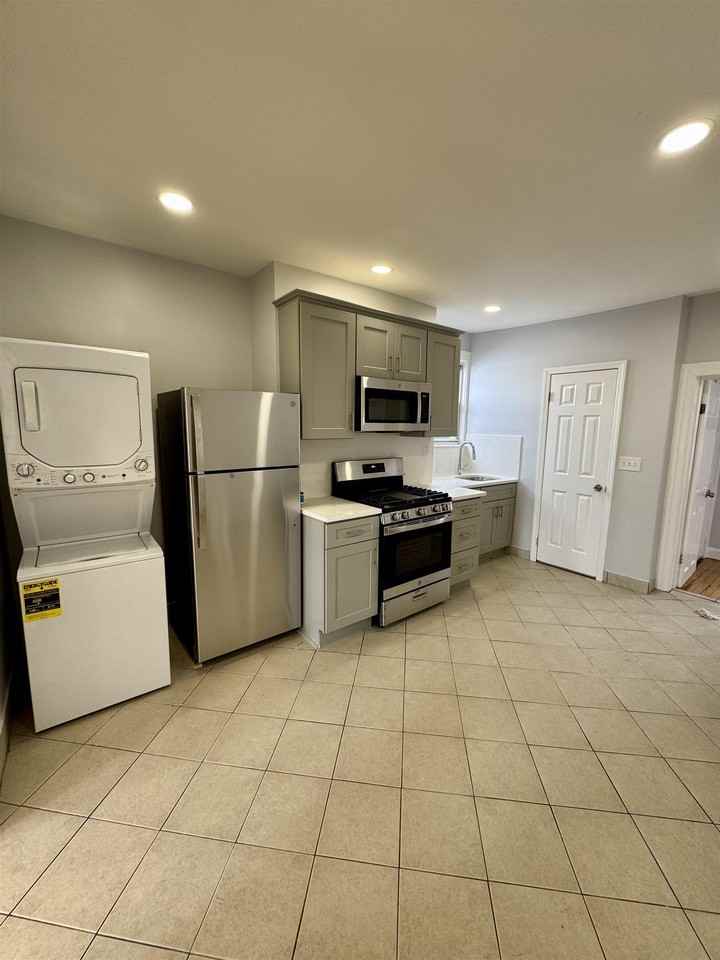 204 Zabriskie St #2 - Photo 2 of 15