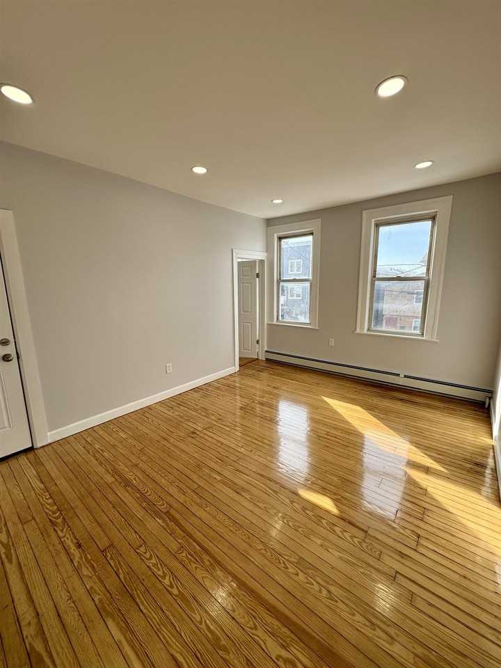 204 Zabriskie St #2 - Photo 4 of 15