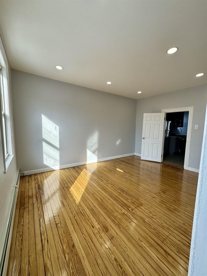 204 Zabriskie St #2 - Photo 5 of 15