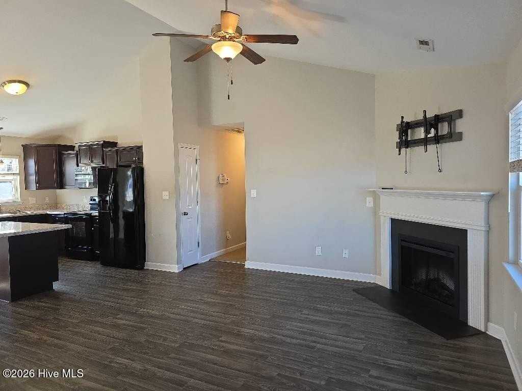 438 Mccall Dr - Photo 5 of 17