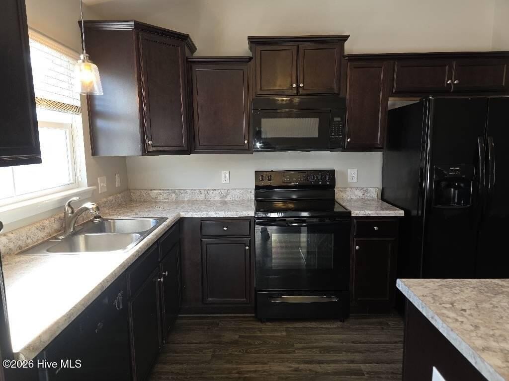 438 Mccall Dr - Photo 7 of 17