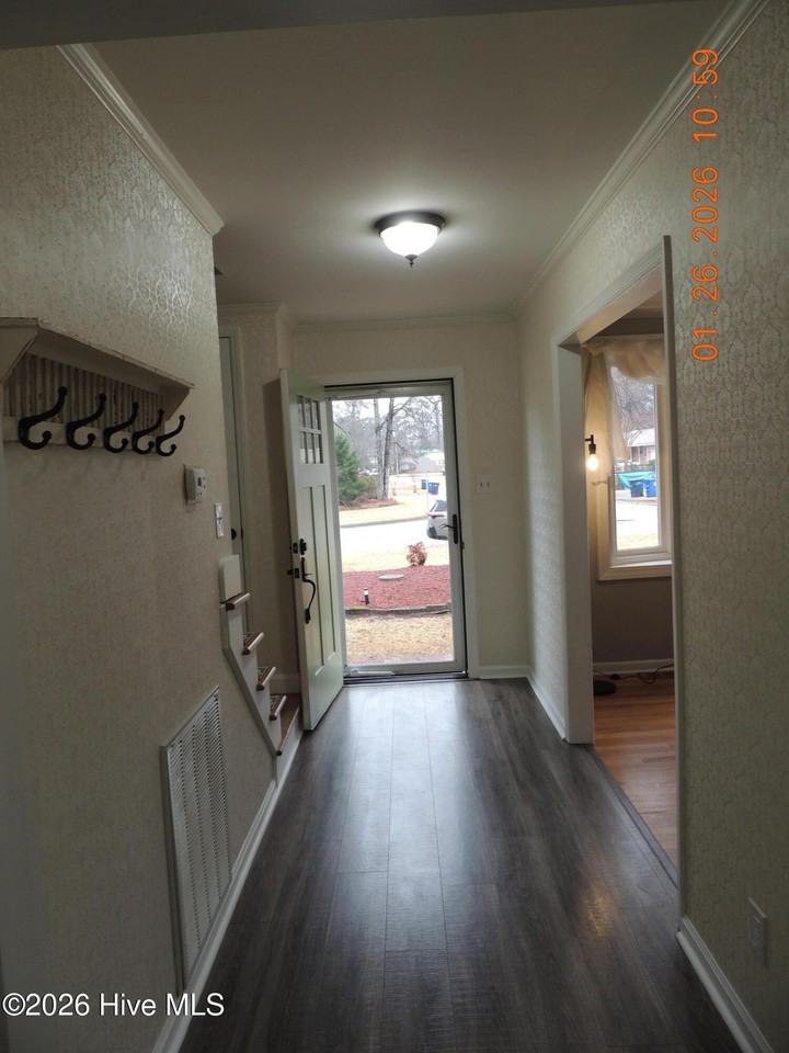 1108 Hendricks Ave - Photo 7 of 47