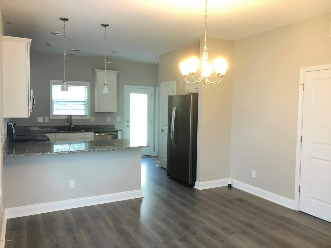 1621 Bratton Ct - Photo 3 of 17