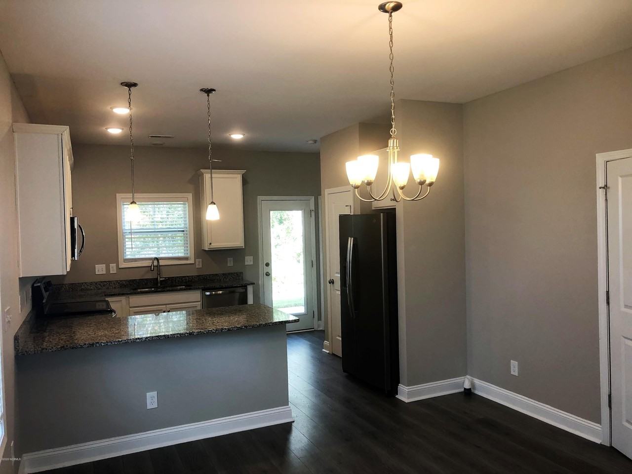 1621 Bratton Ct - Photo 4 of 17