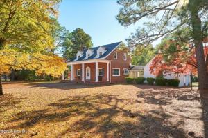 featured image of 300 Dogwood Ln
