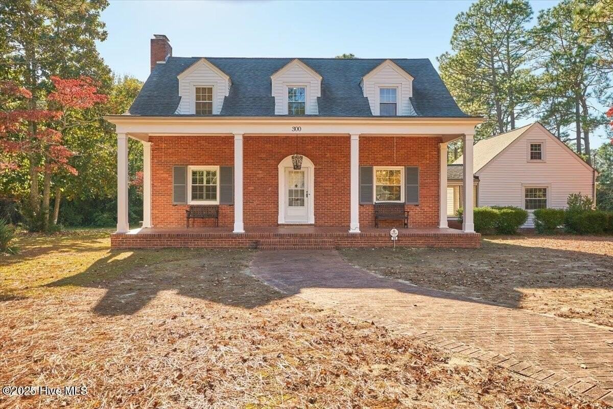 300 Dogwood Ln - Photo 2 of 50