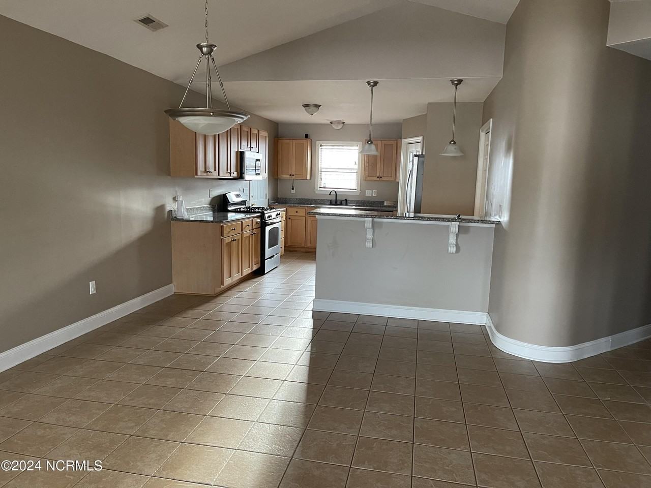 415 Elsmore Dr - Photo 3 of 19