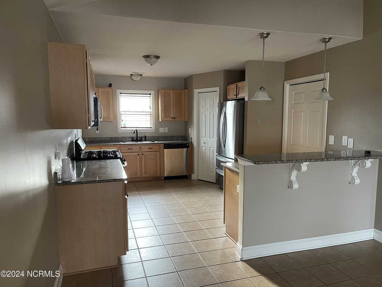 415 Elsmore Dr - Photo 4 of 19