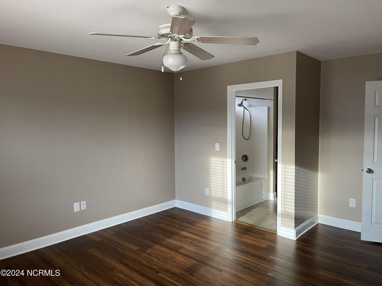 415 Elsmore Dr - Photo 6 of 19