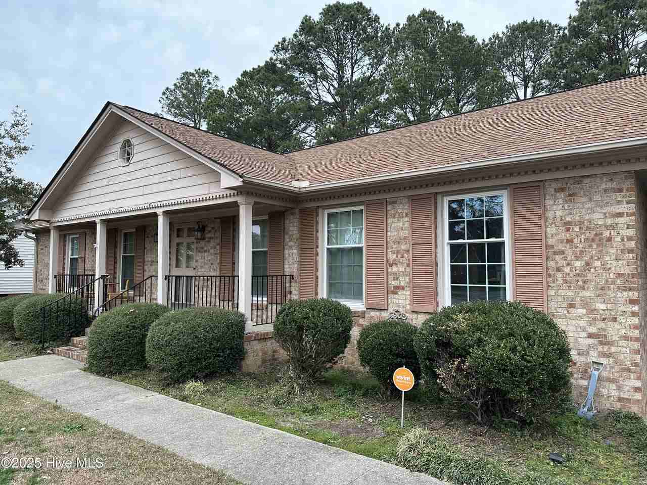 2318 Alyson Dr N - Photo 2 of 16