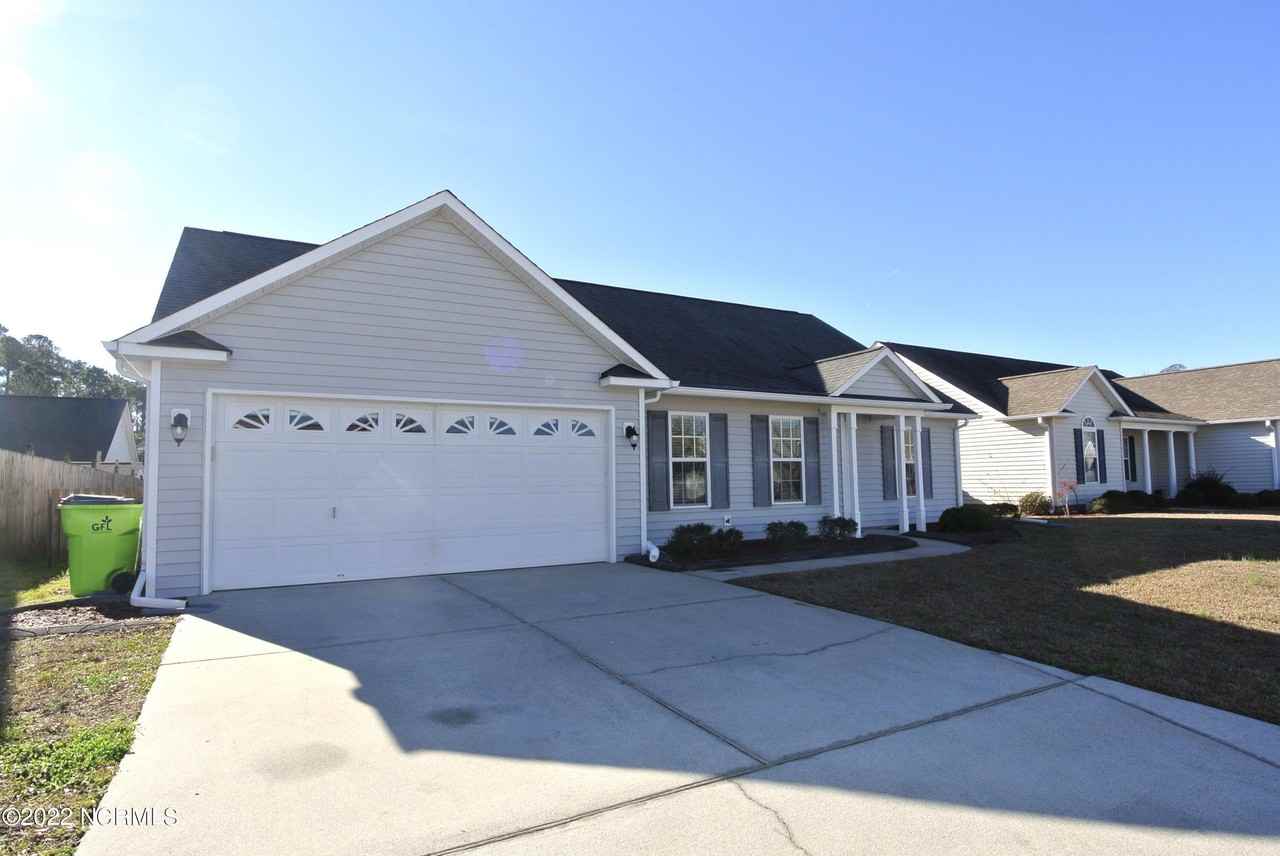 107 Sellhorn Blvd - Photo 2 of 27