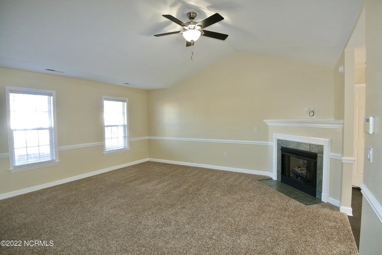 107 Sellhorn Blvd - Photo 4 of 27