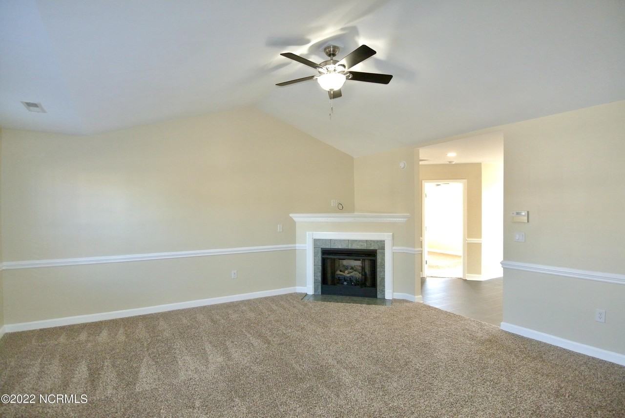 107 Sellhorn Blvd - Photo 5 of 27