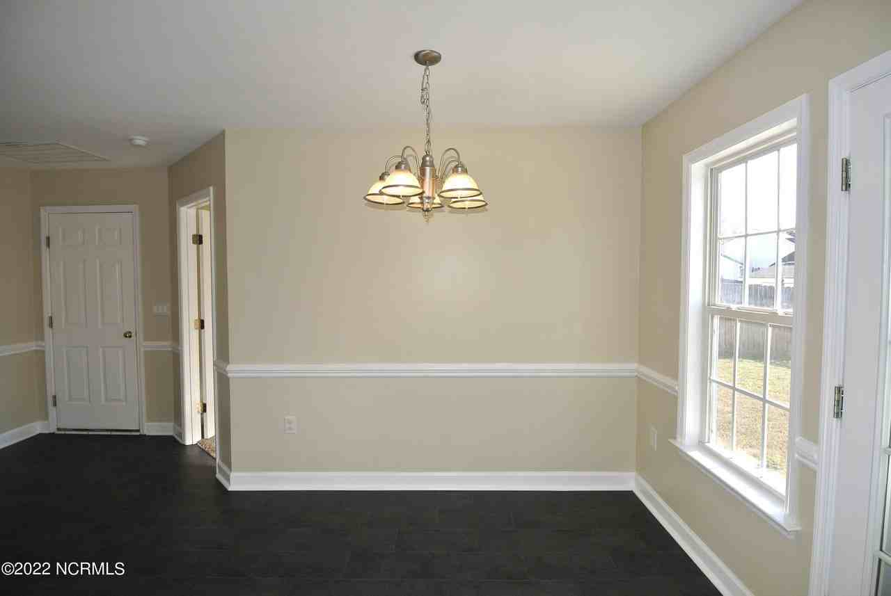 107 Sellhorn Blvd - Photo 7 of 27