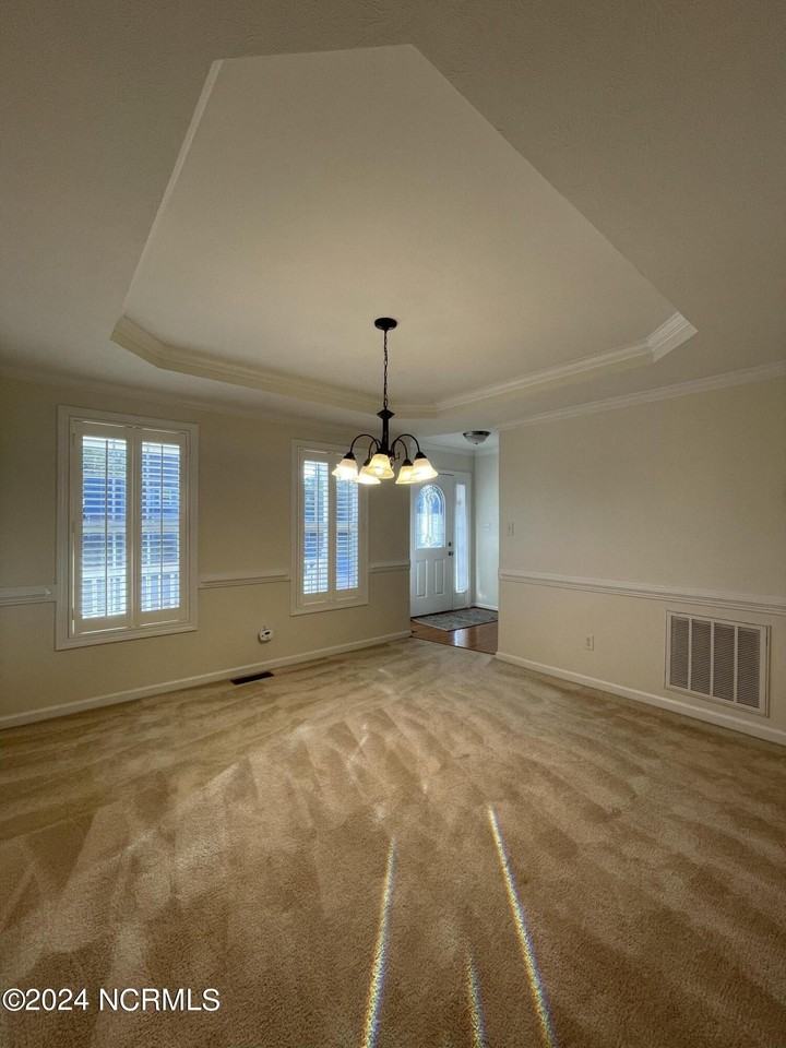 200 Londonberry Ln - Photo 3 of 15