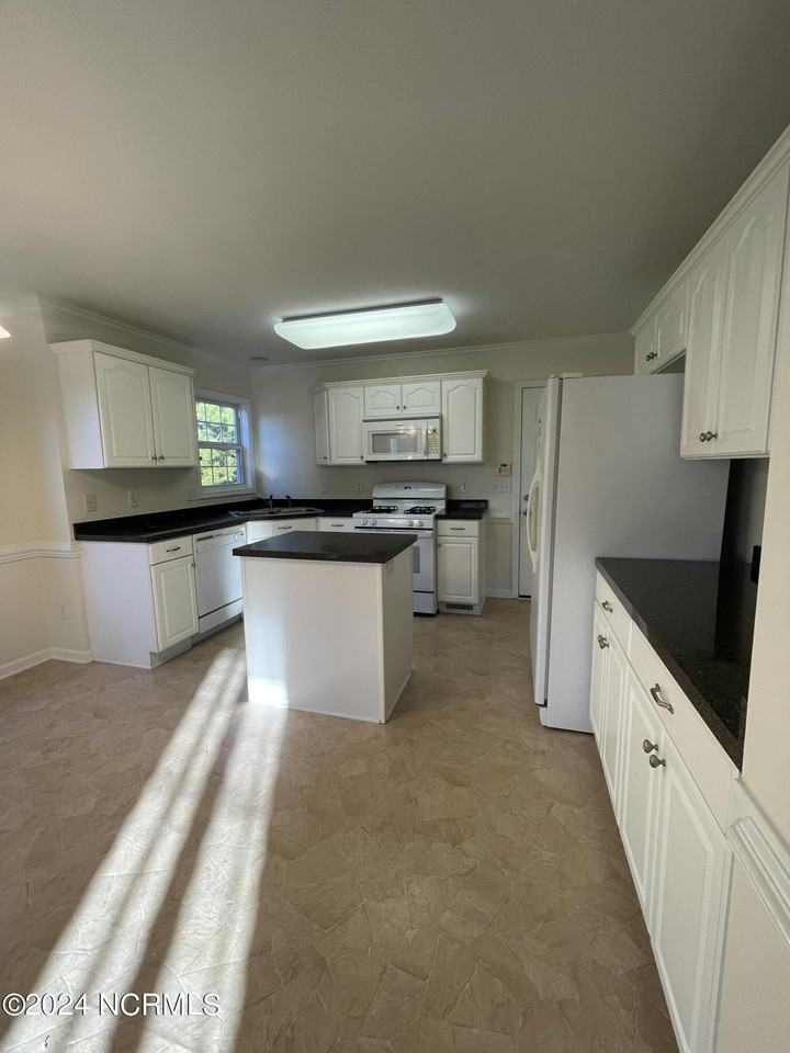 200 Londonberry Ln - Photo 6 of 15