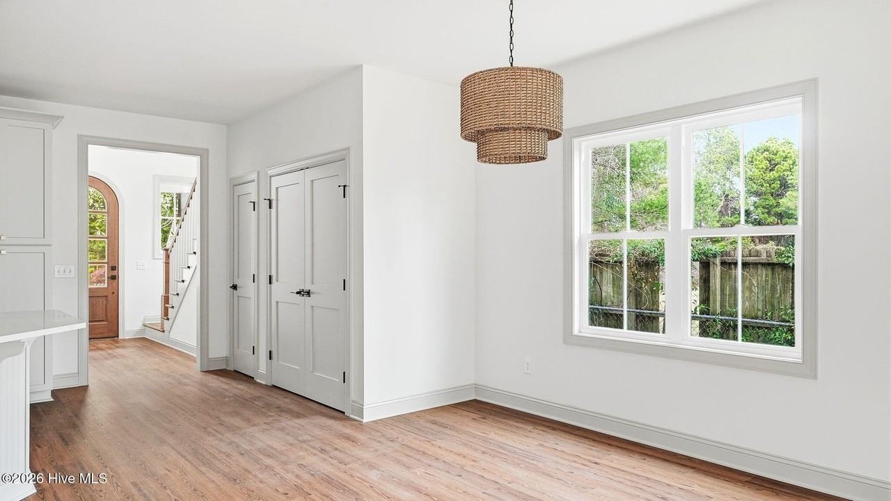 1405 N May St - Photo 6 of 37